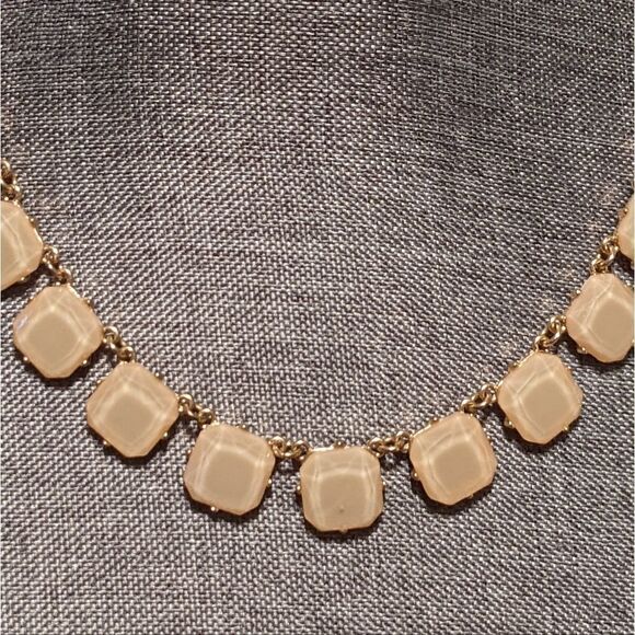 Pale light yellow almost cream tile statement necklace or choker goldtone chain - Picture 3 of 7